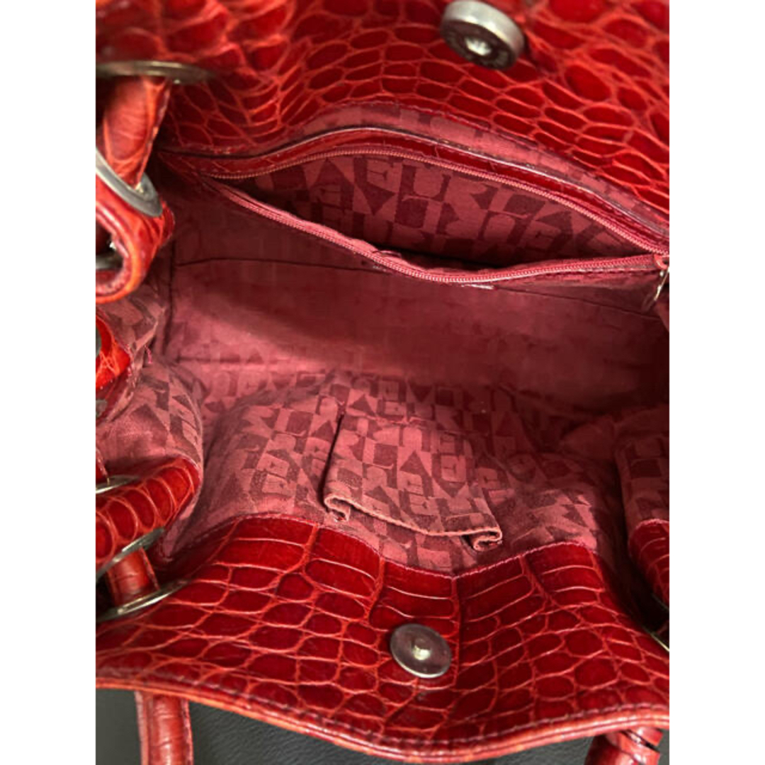 Furla(フルラ)のフルラ　型押しバッグ　赤 レディースのバッグ(トートバッグ)の商品写真