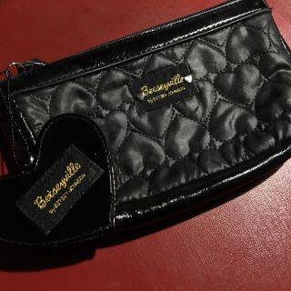 ベッツィジョンソン(BETSEY JOHNSON)のBetseyville ミラー付 ポーチ(ポーチ)