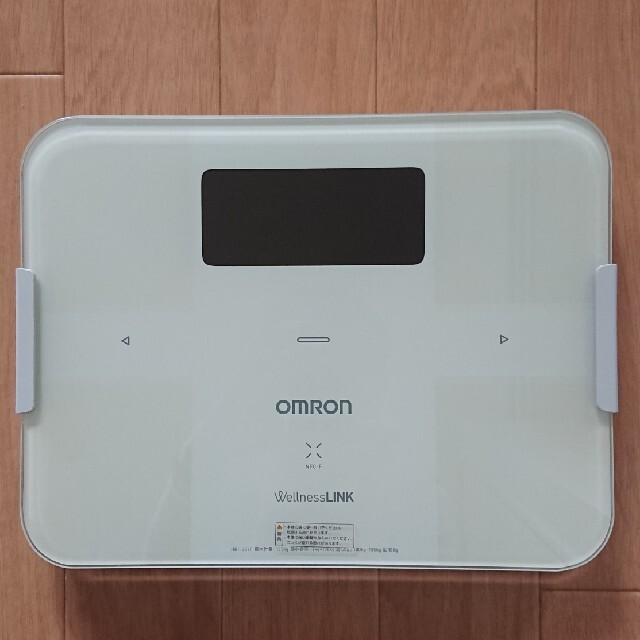 OMRON(オムロン)のオムロン 体重計 体組成計 カラダスキャン HBF-252F-W ホワイト スマホ/家電/カメラの美容/健康(体重計/体脂肪計)の商品写真