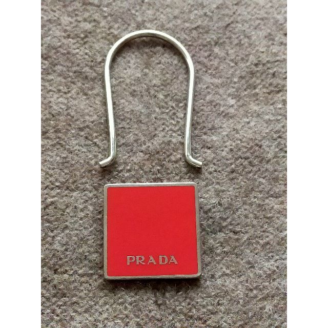 PRADA(プラダ)のプラダ PRADA キーリング キーホルダー ロゴプレート レディースのファッション小物(キーホルダー)の商品写真