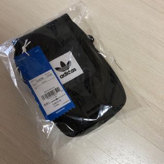 アディダス(adidas)のadidas ミニバッグ　新品(ショルダーバッグ)