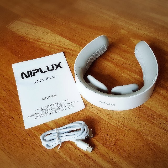 NIPLUX NECK RELAX コードレス温熱機 EMS スマホ/家電/カメラの美容/健康(マッサージ機)の商品写真