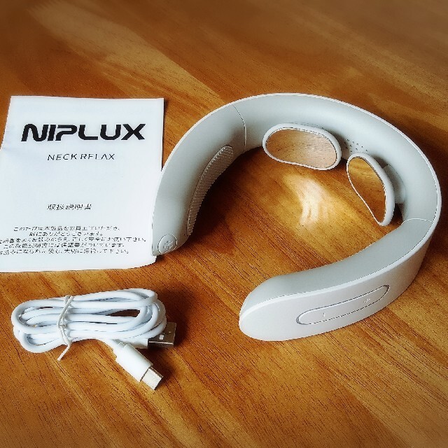 NIPLUX NECK RELAX コードレス温熱機 EMS スマホ/家電/カメラの美容/健康(マッサージ機)の商品写真