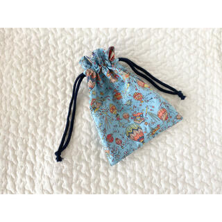 handmade リバティ 巾着　ナラスカイ　サックス(外出用品)