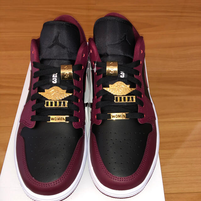 NIKE(ナイキ)のNIKE AIR JORDAN 1 LOW "BURGUNDY/BLACK" レディースの靴/シューズ(スニーカー)の商品写真