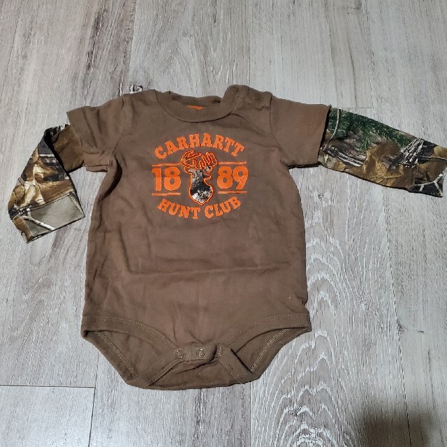 carhartt(カーハート)のCarhartt　長袖　ロンパース キッズ/ベビー/マタニティのベビー服(~85cm)(ロンパース)の商品写真