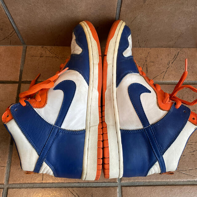 NIKE(ナイキ)のNIKE DUNK HI KNICKS 26.5 メンズの靴/シューズ(スニーカー)の商品写真