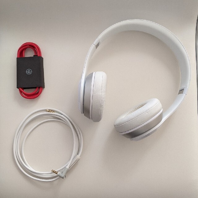 BEATS SOLO2 WIRELESS　ホワイト