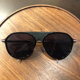 美品▼THOM BROWNE トムブラウン TBS113-59-01 ティアドロップ アビエーターサングラス グレー×シルバー 59□16-150 日本製 ケース付き