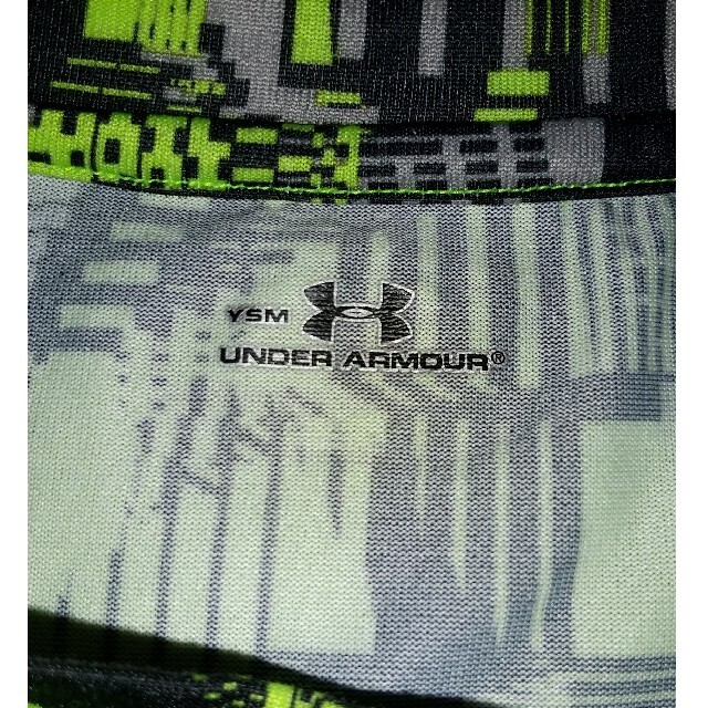 UNDER ARMOUR(アンダーアーマー)のUNDER ARMOUR   Tシャツ  130 キッズ/ベビー/マタニティのキッズ服男の子用(90cm~)(Tシャツ/カットソー)の商品写真