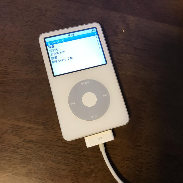 Apple(アップル)のiPod 第5世代　30GB　ホワイト　MA444J  スマホ/家電/カメラのオーディオ機器(ポータブルプレーヤー)の商品写真