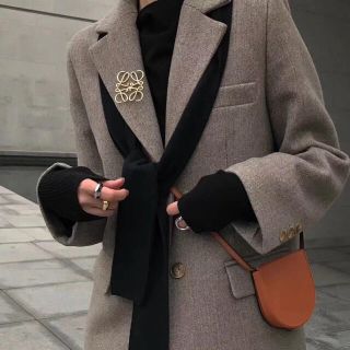 大人気♡ 即納♡アナグラム ブローチ シルバー ZARA ナルシス(ブローチ/コサージュ)