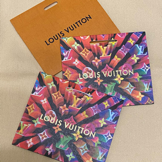 LOUIS VUITTON(ルイヴィトン)のルイヴィトン メッセージカード クリスマス限定 3枚 ハンドメイドの文具/ステーショナリー(カード/レター/ラッピング)の商品写真