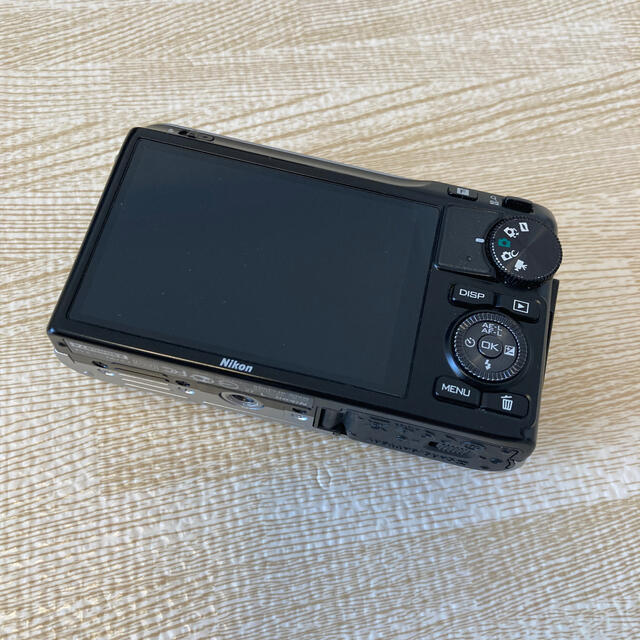 Nikon(ニコン)の【美品】Nikon J2 Double zoom kit (SILVER) スマホ/家電/カメラのカメラ(ミラーレス一眼)の商品写真