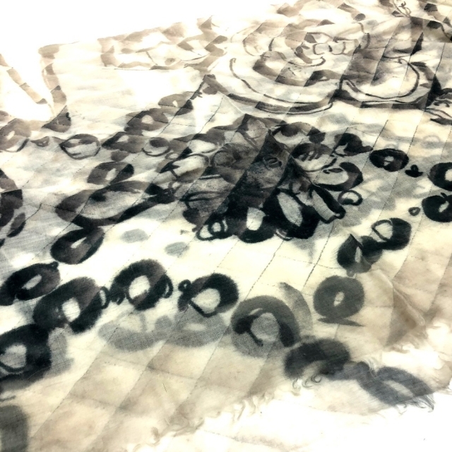 CHANEL(シャネル)のシャネル 大判ストール ファッション小物 カシミア ブラック×ベージュ レディースのファッション小物(ストール/パシュミナ)の商品写真