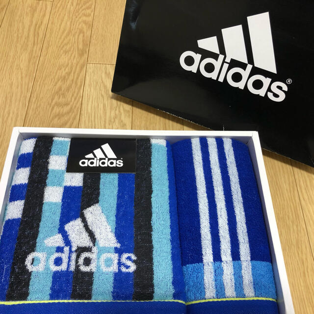 adidas(アディダス)の★おち〜ちゃん様専用★adidas タオルセット インテリア/住まい/日用品の日用品/生活雑貨/旅行(タオル/バス用品)の商品写真