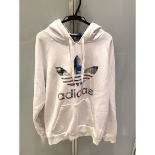 アディダス(adidas)のpakaian adidas アディダス パーカー　新品未使用‼️(パーカー)