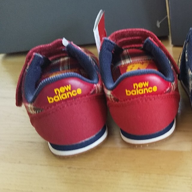 New Balance(ニューバランス)の新品★ニューバランス  チェック   スニーカー キッズ/ベビー/マタニティのベビー靴/シューズ(~14cm)(スニーカー)の商品写真