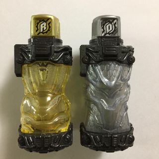 バンダイ(BANDAI)の▷used▷仮面ライダービルド ゴールドラビット シルバードラゴン(キャラクターグッズ)