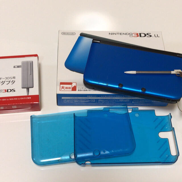 任天堂(ニンテンドウ)のNintendo 3DS  LL 本体ブルー/ブラック　 エンタメ/ホビーのゲームソフト/ゲーム機本体(携帯用ゲーム機本体)の商品写真