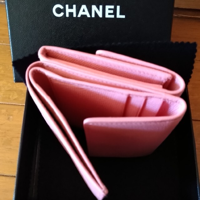 CHANEL(シャネル)の美品CHANEL折財布 レディースのファッション小物(財布)の商品写真