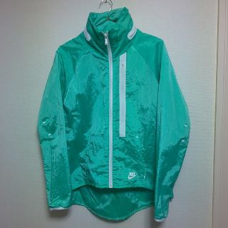 NIKE(ナイロンジャケット ・ グリーン・カーキ/緑色系)の NIKE(ナイロンジャケット ・ グリーン・カーキ/緑色系)の