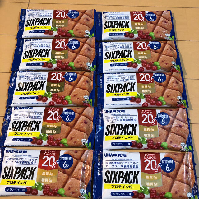 UHA味覚糖(ユーハミカクトウ)の特価！UHA味覚糖　プロテインバーSIXPACK クランベリー味 食品/飲料/酒の健康食品(プロテイン)の商品写真