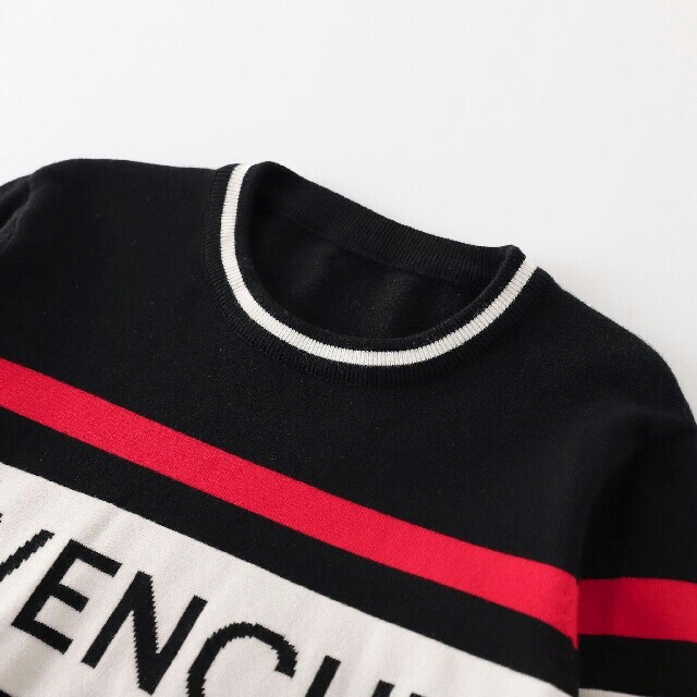 Givenchyセーター