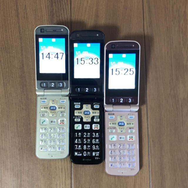 Softbank(ソフトバンク)のソフトバンク 東芝 821T ガラケー3台 スマホ/家電/カメラのスマートフォン/携帯電話(携帯電話本体)の商品写真