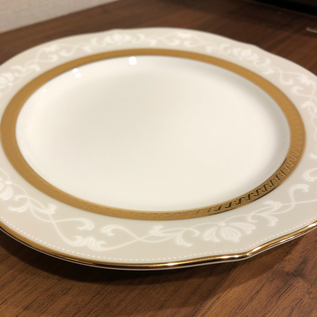 Noritake(ノリタケ)の新品未使用　Noritake 23cm プレート2枚セット インテリア/住まい/日用品のキッチン/食器(食器)の商品写真