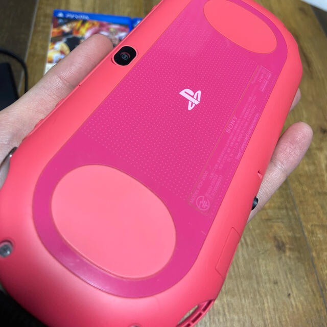 PlayStation Vita(プレイステーションヴィータ)のPSVita   PCH2000 エンタメ/ホビーのゲームソフト/ゲーム機本体(携帯用ゲーム機本体)の商品写真