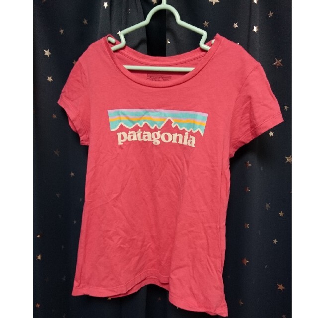 patagonia(パタゴニア)のpatagonia Tシャツ ショッキングピンク S 7-8 キッズ/ベビー/マタニティのキッズ服女の子用(90cm~)(Tシャツ/カットソー)の商品写真