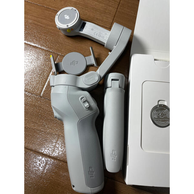 【美品】DJI OM4 スマホ用 ジンバル ケース マグネットシール 未使用 スマホ/家電/カメラのスマホアクセサリー(自撮り棒)の商品写真