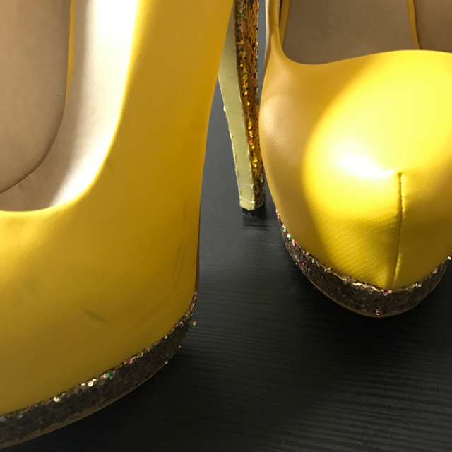 yellow×gold ピンヒール レディースの靴/シューズ(ハイヒール/パンプス)の商品写真