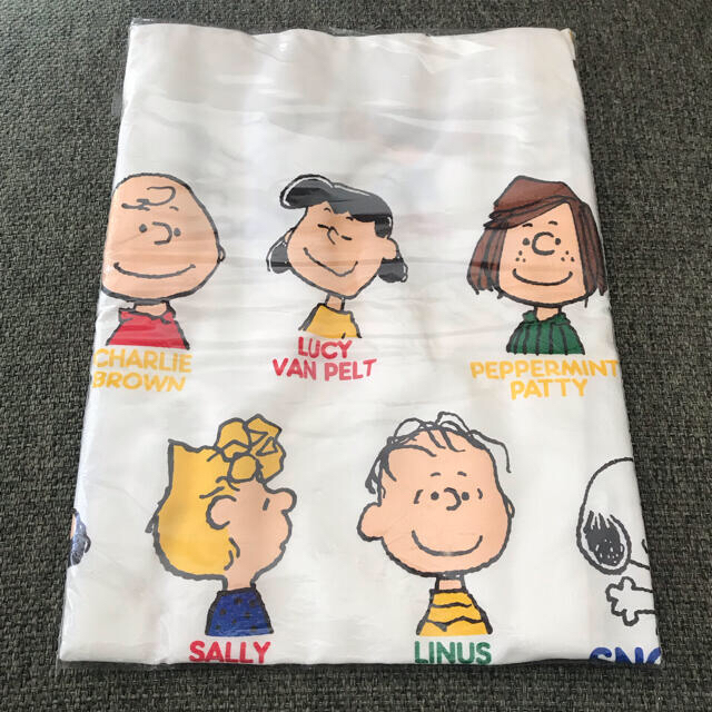 PEANUTS(ピーナッツ)のSNOOPY エプロン 新品 familiar インテリア/住まい/日用品の日用品/生活雑貨/旅行(日用品/生活雑貨)の商品写真