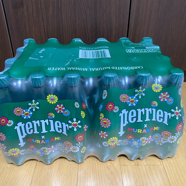 村上隆 perrier ペリエ 炭酸 PET 500ml ×24本 カイカイキキ 食品/飲料/酒の飲料(ミネラルウォーター)の商品写真