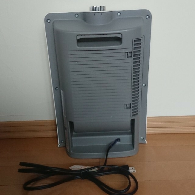 山善(ヤマゼン)の山善　セラミックファンヒーター　1200W/600W　2段階切替　DF-J121 スマホ/家電/カメラの冷暖房/空調(電気ヒーター)の商品写真