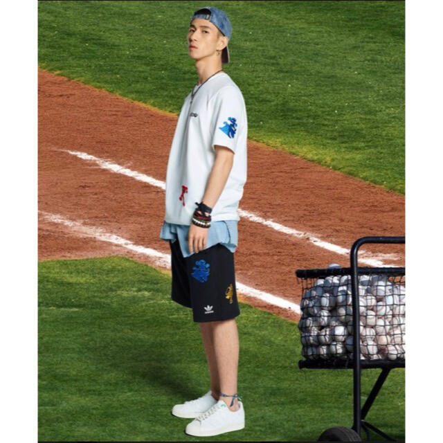 新品未使用adidasディズニーコラボパンツ