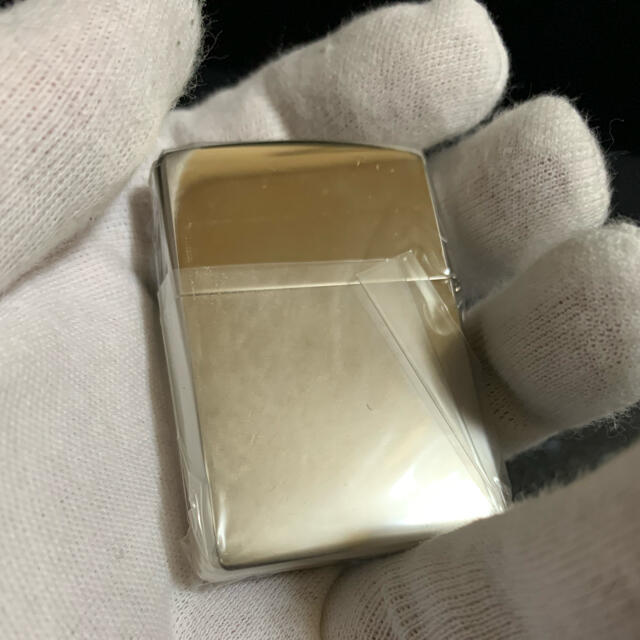 ZIPPO(ジッポー)の【新品未使用】2005年製　ZIPPO プラチナ仕上 メンズのファッション小物(タバコグッズ)の商品写真