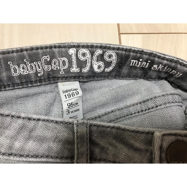 babyGAP(ベビーギャップ)のベビーギャップ　デニムパンツ ジーンズ　サイズ95 キッズ/ベビー/マタニティのキッズ服男の子用(90cm~)(パンツ/スパッツ)の商品写真