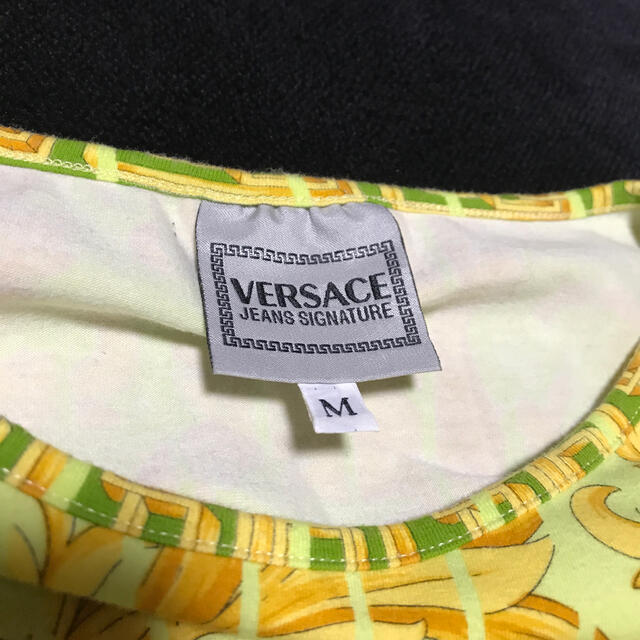 Gianni Versace(ジャンニヴェルサーチ)のversace jeans signature バロッコtシャツ ヴェルサーチ  レディースのトップス(Tシャツ(半袖/袖なし))の商品写真