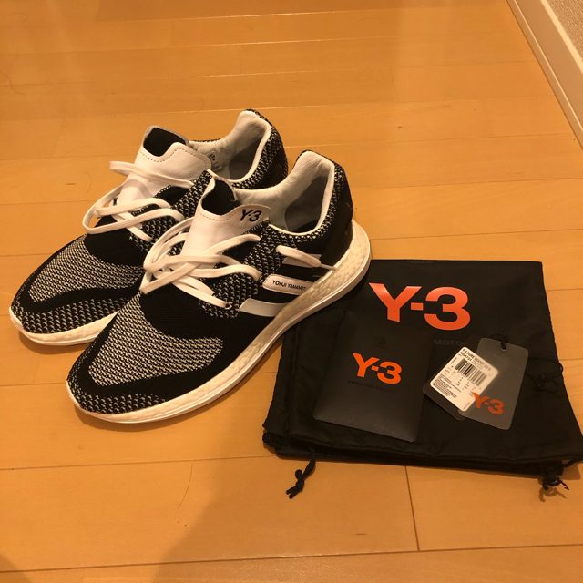 Y-3(ワイスリー)のY-3 pure boost ピュアブースト 値下げ メンズの靴/シューズ(スニーカー)の商品写真