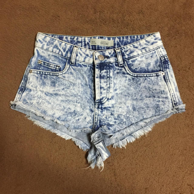 TOPSHOP(トップショップ)のTOPSHOP ケミカルショートパンツ レディースのパンツ(ショートパンツ)の商品写真