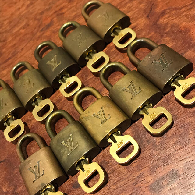 ルイヴィトン パドロック 南京錠カギあり 10個セットused A ルイヴィトン パドロック 南京錠カギあり 10個セットused A