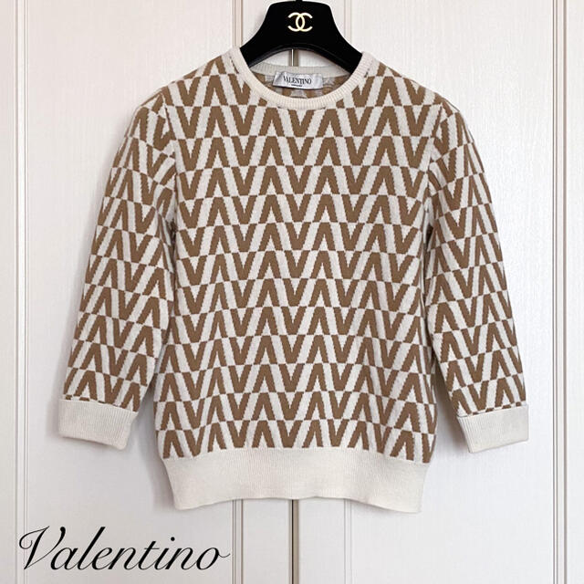 VALENTINO(ヴァレンティノ)のご専用です【VALENTINO】2019年ロゴカシミヤニットトップス レディースのトップス(ニット/セーター)の商品写真