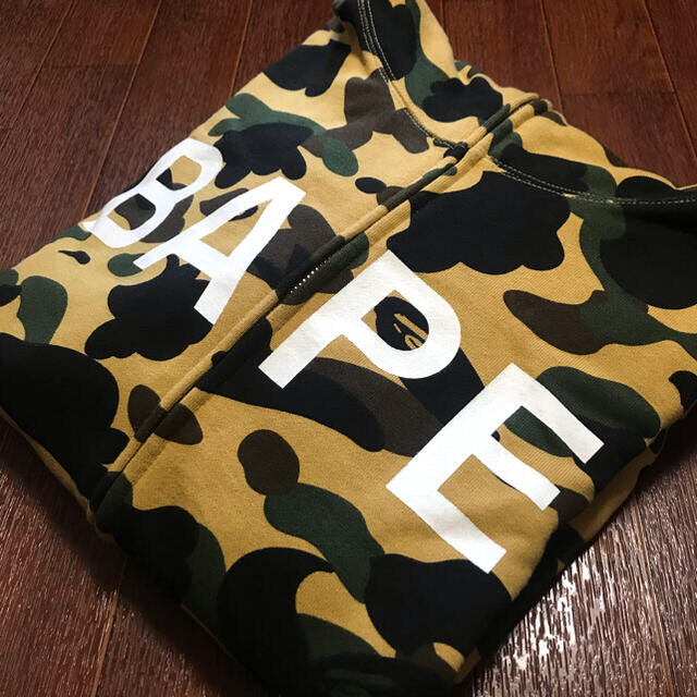 A BATHING APE(アベイシングエイプ)のBAPE a bathing ape 1st Camo zip hoodie メンズのトップス(パーカー)の商品写真