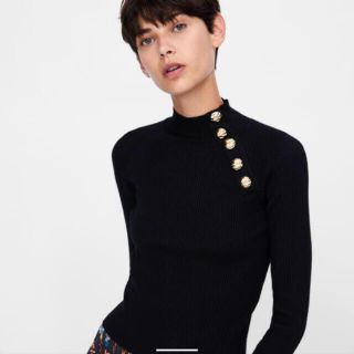 ザラ(ZARA)のザラ　ゴールドボタン　ニット(ニット/セーター)