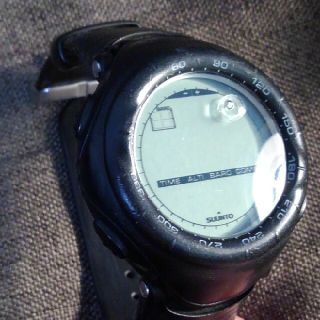 スント(SUUNTO)のスントSUUNTO　ベクター　ブラック　正規品(腕時計(デジタル))