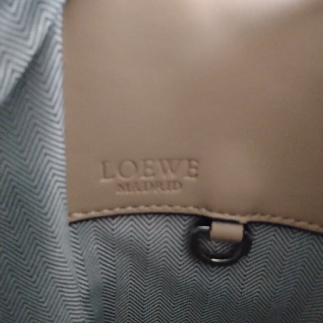 LOEWE(ロエベ)のLOEWEハンモックスモール　ベージュ レディースのバッグ(ハンドバッグ)の商品写真