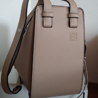 ロエベ(LOEWE)のLOEWEハンモックスモール　ベージュ(ハンドバッグ)